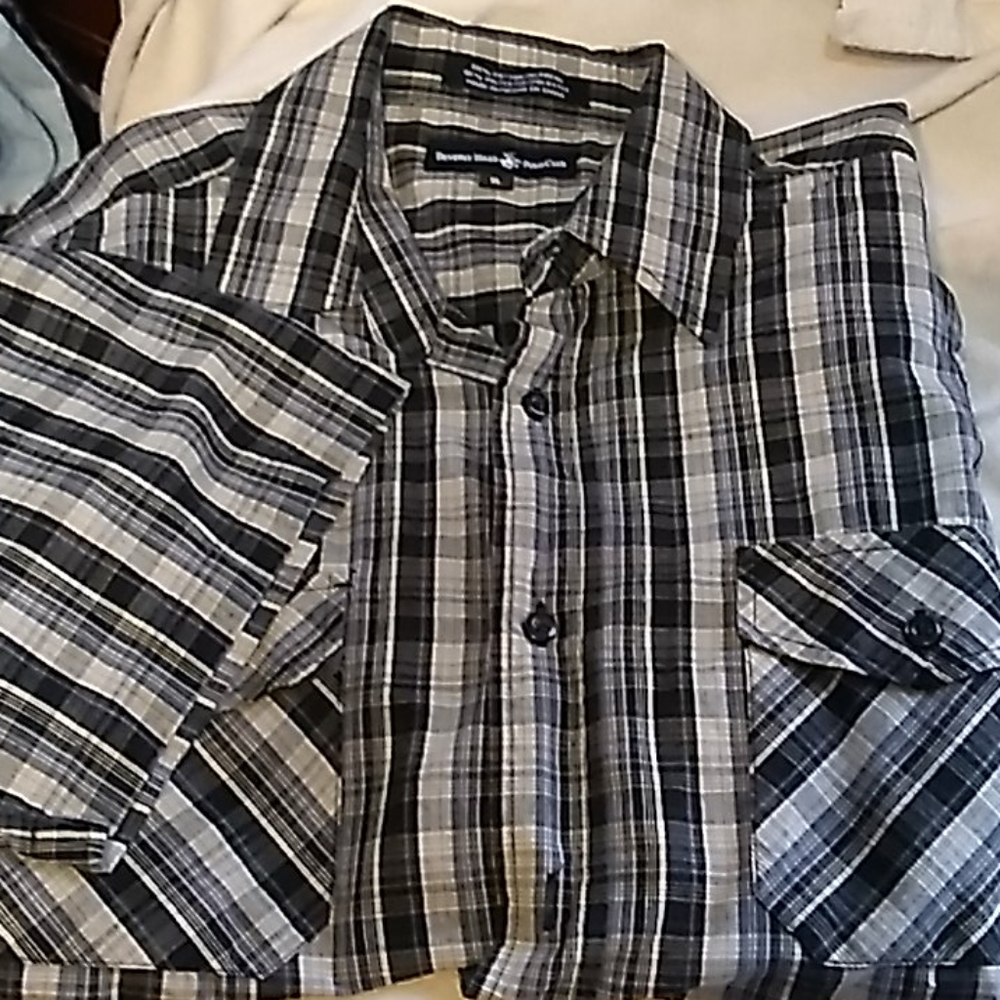 Men's sort sleeve xl button down shirt
